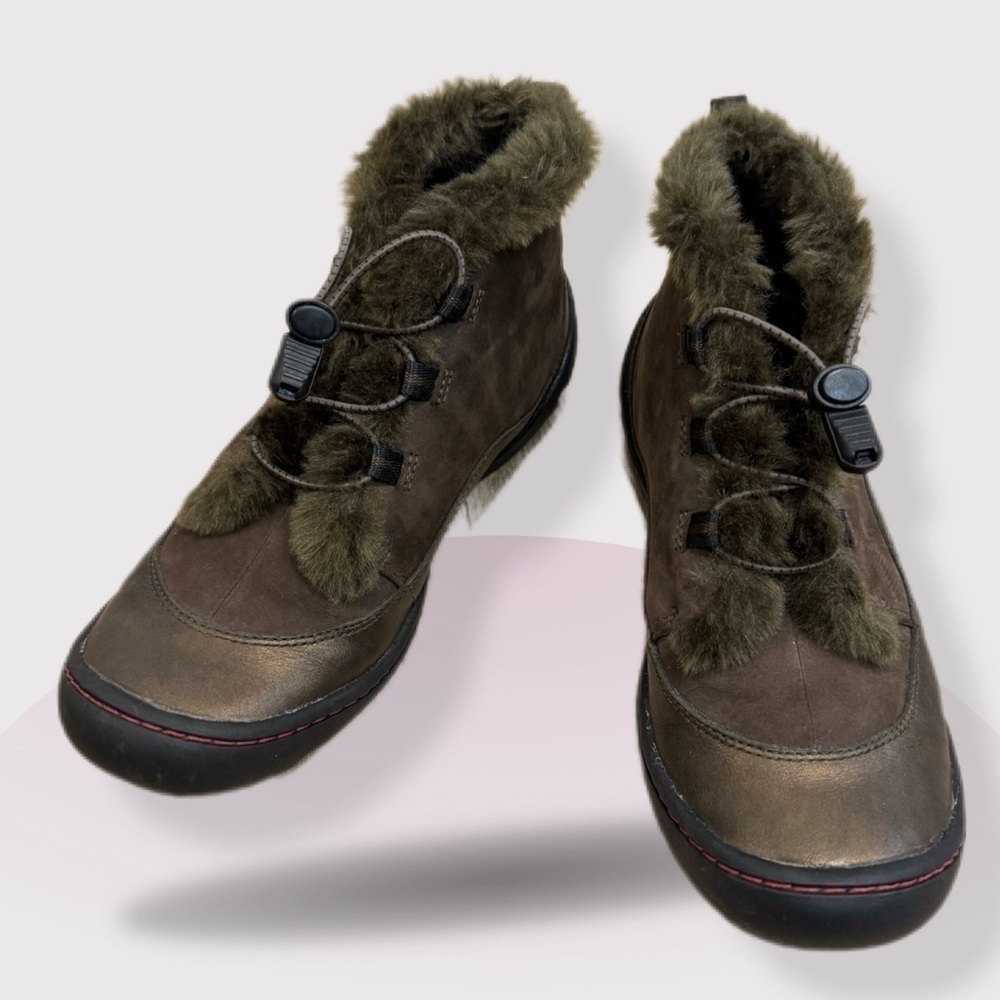 PRIVO like new women’s size 6.5 brown and bronze lace up ankle boots with fur
